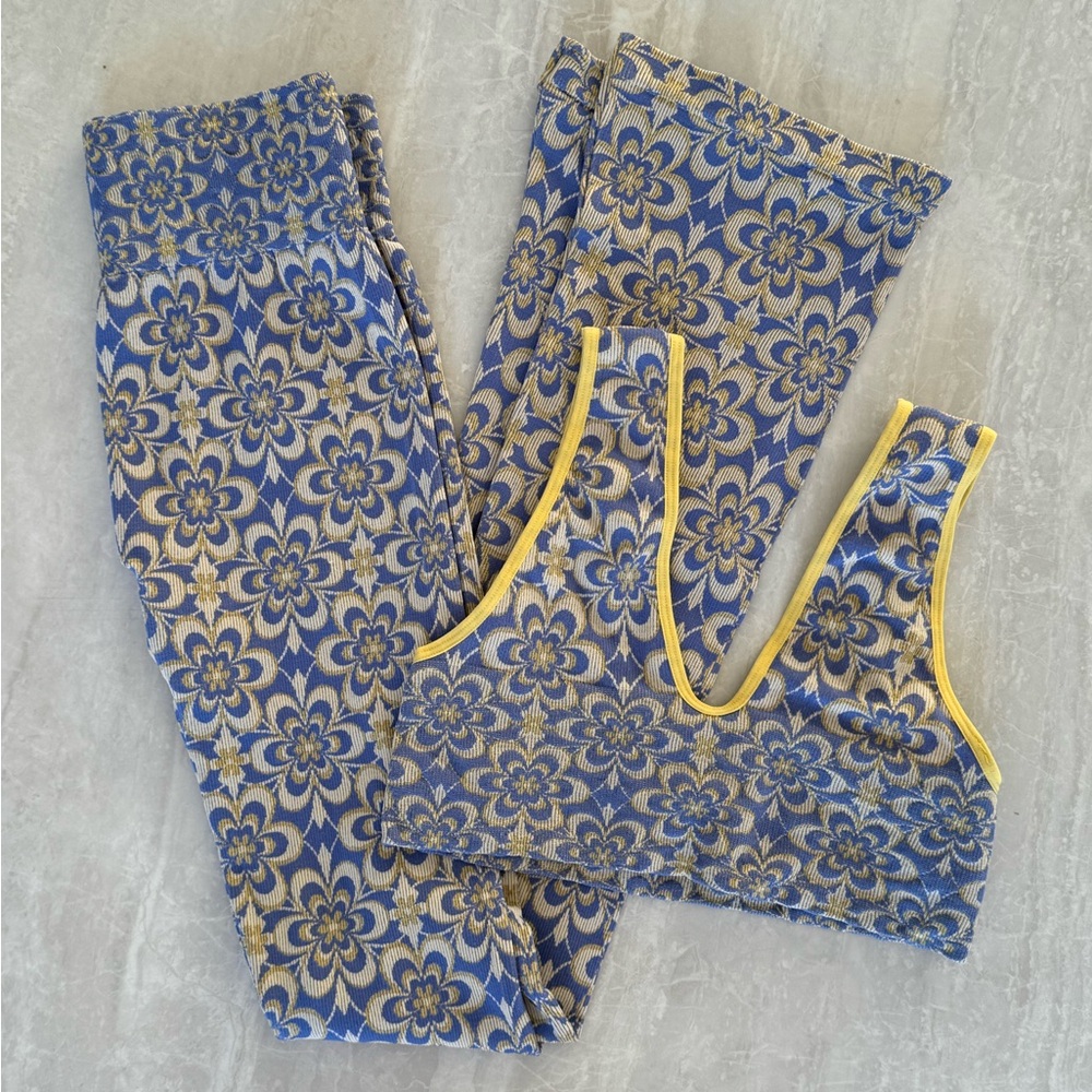 🆕 Floral Blue and Yellow retro set - flare pants and sports bra top